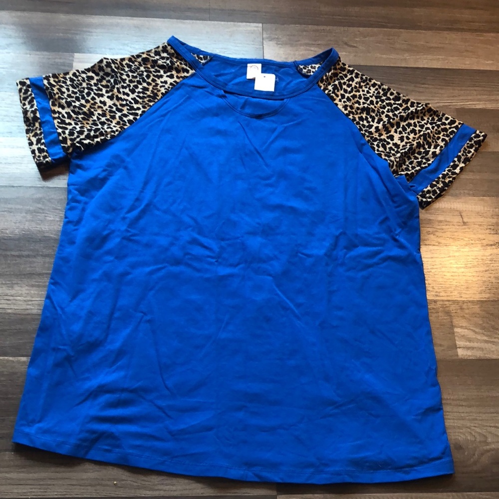Deep blue and leopard top